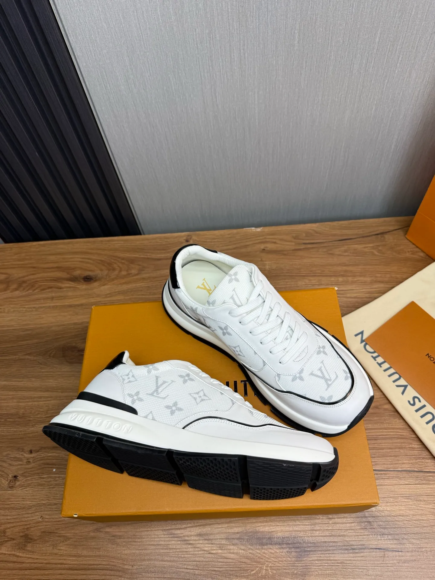 Men's shoes 💰800💰 LOUIS VUITTON [Luden Yiwei] Brand new trendy Lv is on the market 🎁, casual and fashionable men's shoes 👟Original 1:1 shipment✅ The upper is made of imported brand leather + cowhide lining, the original wear-resistant rubber outsole, the version is simple and elegant, exclusive for trendy men. 38-44 (customized at 38.45)